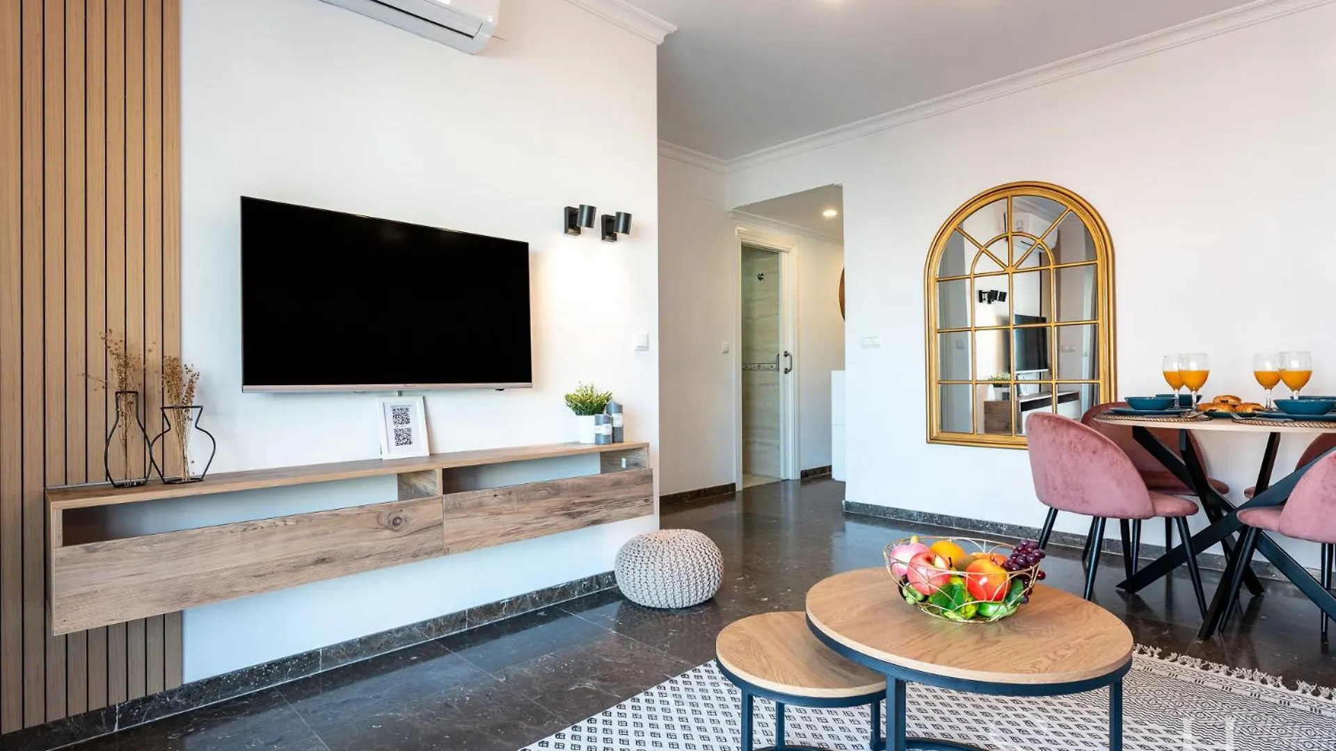 Apartment First Line , Cosy And Comfortable + Swimming Pool Torremolinos