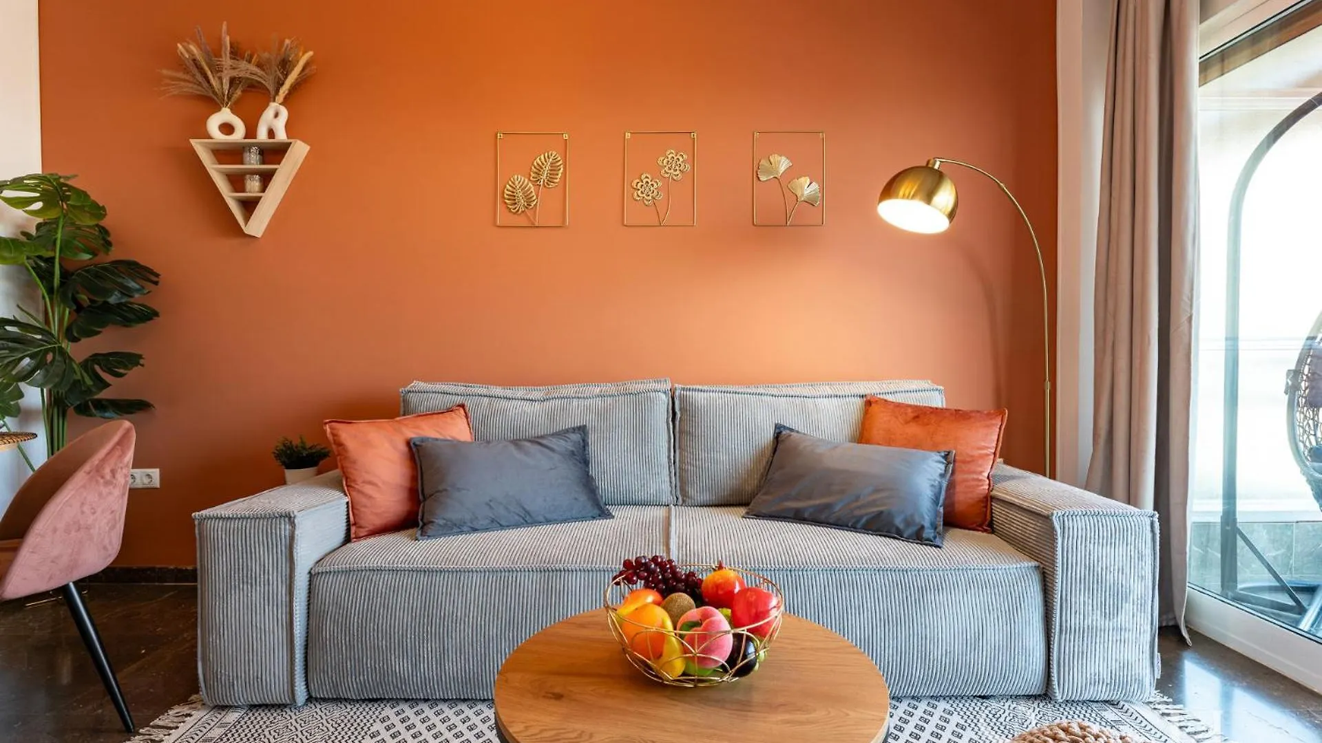 First Line , Cosy And Comfortable + Swimming Pool Torremolinos Apartment