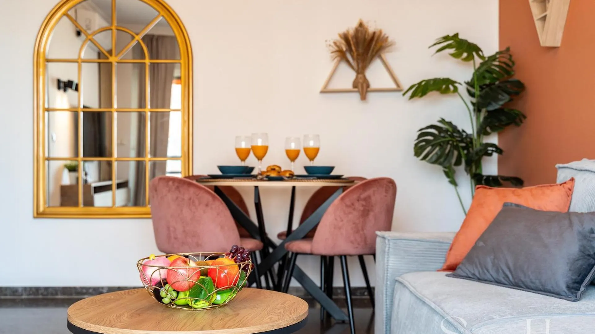 First Line , Cosy And Comfortable + Swimming Pool Torremolinos
